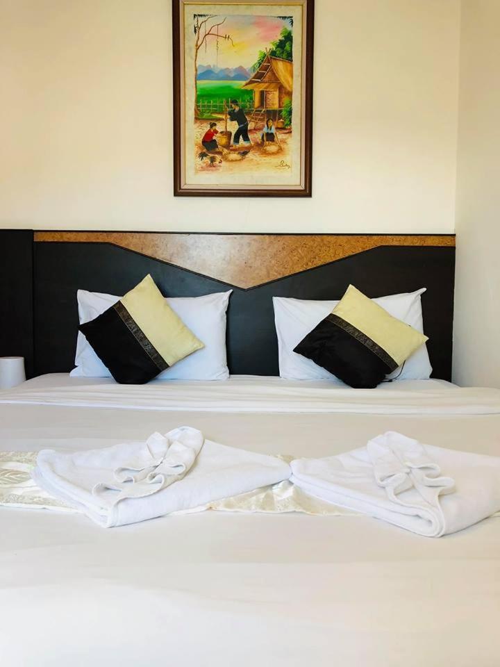 Hollywood Inn Love Patong Exterior foto