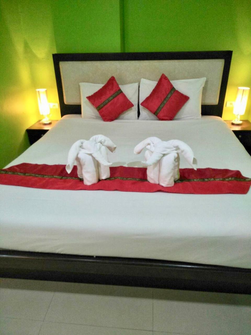 Hollywood Inn Love Patong Exterior foto